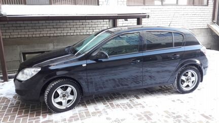Opel Astra 1.6 AT, 2011, седан
