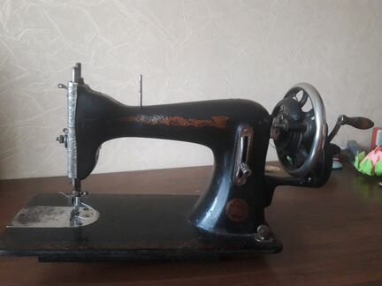 Швейная машинка старинная