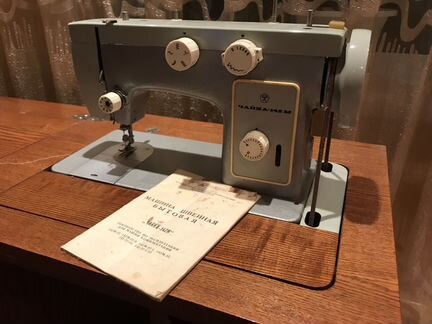 Швейная машина Чайка 142