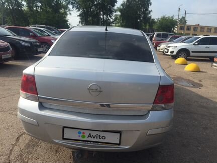 Opel Astra 1.6 МТ, 2009, седан, битый