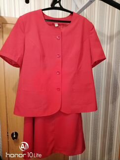 Женский костюм красного цвета 58 - 60 размера