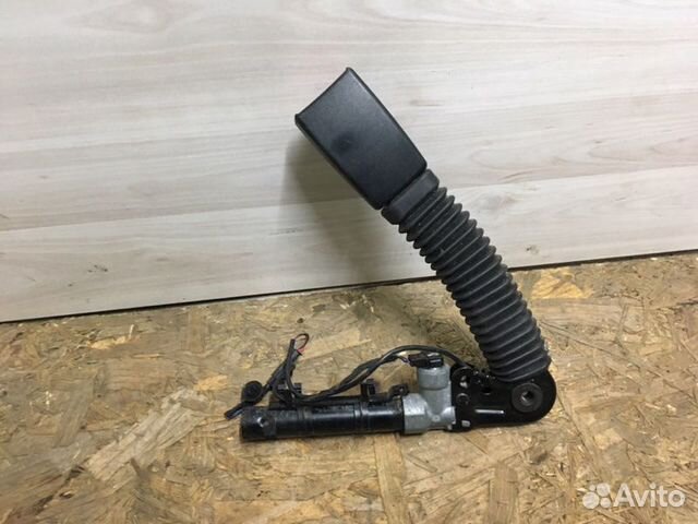 Ответная часть ремня безопасности передняя правая