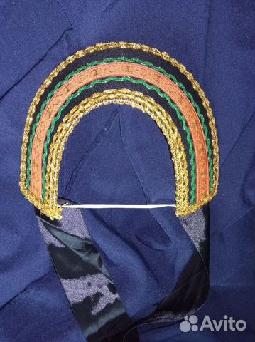 Черный кокошник с золотой тесьмой