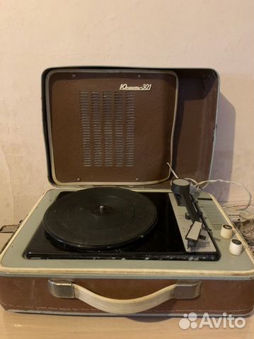 Виниловый проигрыватель Юность 301