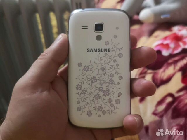 Телефон Samsung GT-S7562 la fleur