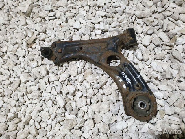 Рычаг левый Шевроле Авео Т300
