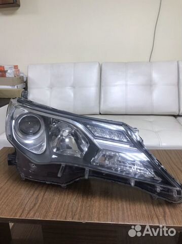 Фара правая Toyota Rav 4 12-15г XA40 ксенон