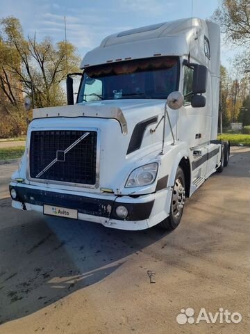 Volvo VNL с полуприцепом, 2004