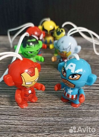 Киндер marvel брелок