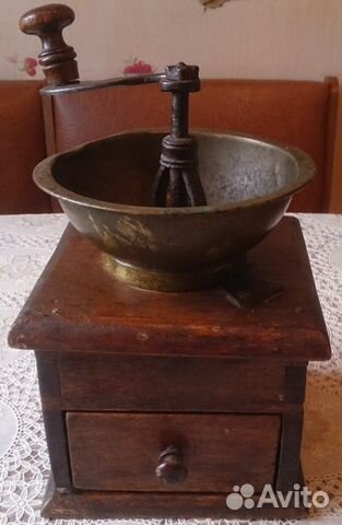 Старинная ручная кофемолка Старинная ручная кофемолка