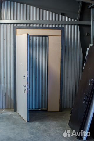 Дверь двупольная высокая металлическая заводская