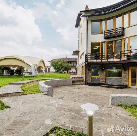 

10-к. и более коттедж, 700 м²