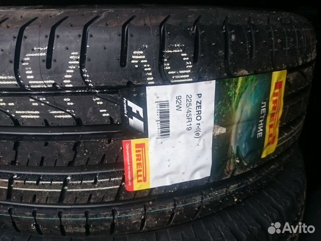 Новые Pirelli P Zero Run Flat 225/45 R19 92 W R-F Новые Pirelli P Zero Run Flat 225/45 R19 92 W R-F