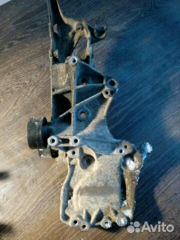 Кронштейн генератора Renault Logan