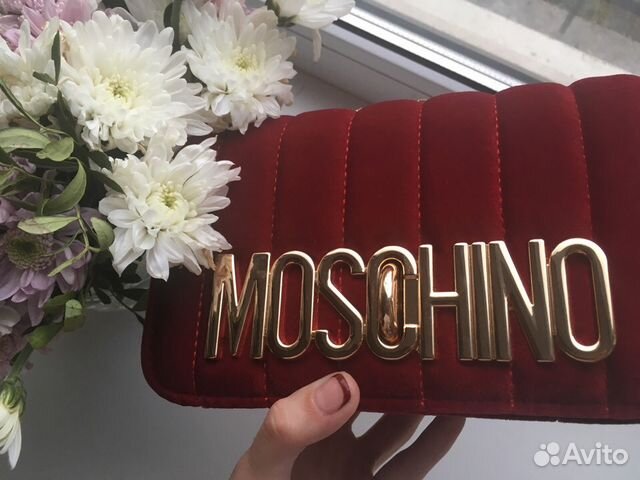 Новая сумка moschino велюровая красная Новая сумка moschino велюровая красная