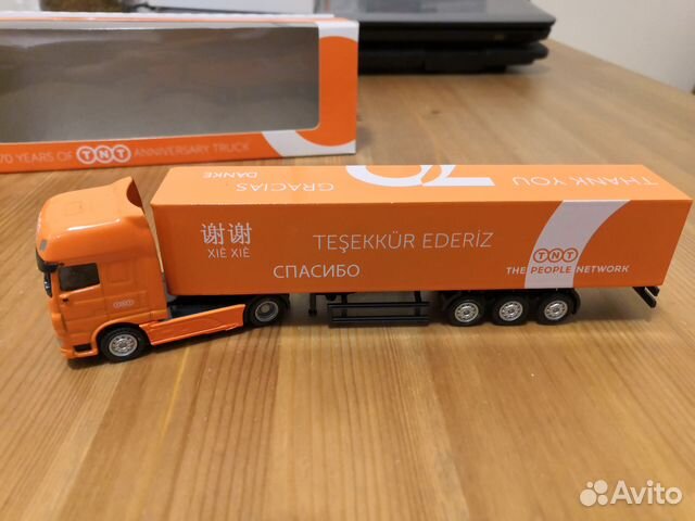 Модель грузовика TNT Express Модель грузовика TNT Express
