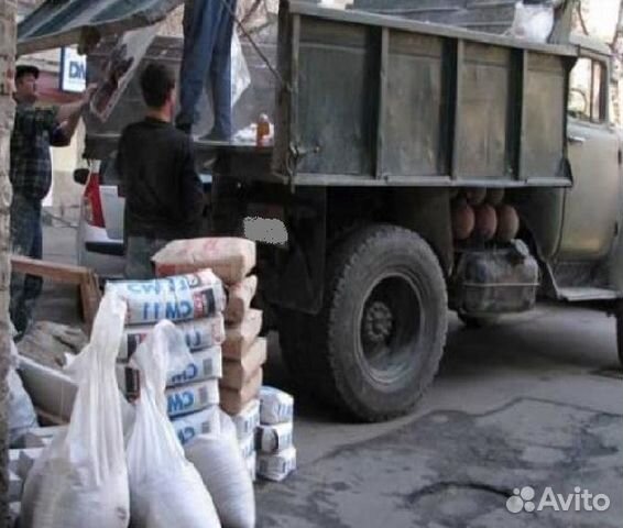 Вывоз мусора. ЗИЛ. Грузчики погрузка, спуск с этаж