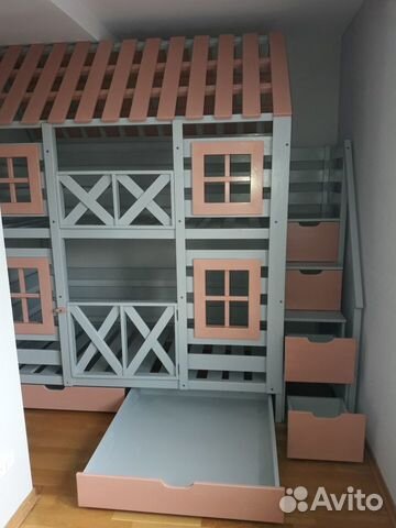 Двухъярусная кроватка домик с крышей