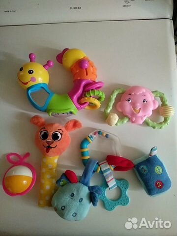 Игрушки, погремушки,щётка, ложка, сумка