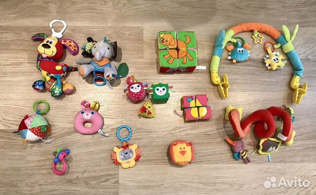 Развивающие игрушки для малышей до года