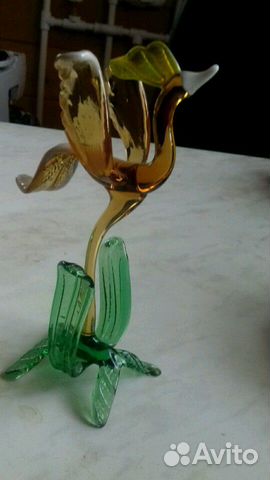 Статуэтка из цветного стекла.В виде птицы