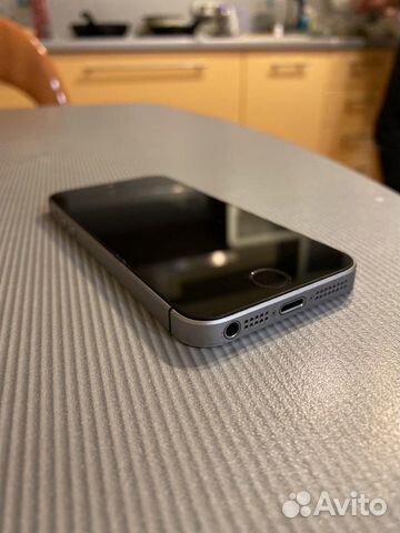 Телефон iPhone se Телефон iPhone se