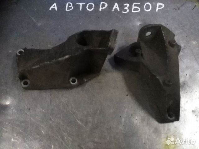 Кронштейн крепление двс левый Volkswagen Passat B5 Кронштейн крепление двс левый Volkswagen Passat B5