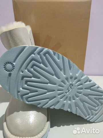 UGG Australia Угги белые с пуговкой страз новые