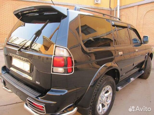 Спойлер с стоп-сигналом Mitsubishi Pajero IV Спойлер с стоп-сигналом Mitsubishi Pajero IV