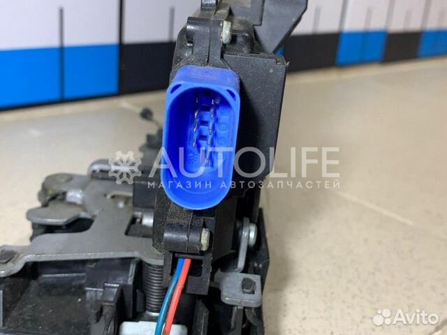 Замок двери передней правой Skoda Octavia A5 Замок двери передней правой Skoda Octavia A5