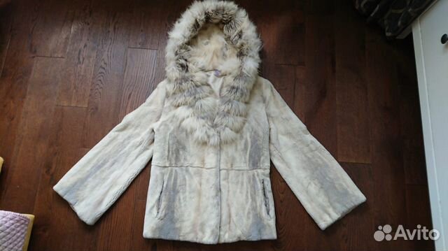 Шуба норковая с капюшоном из лисы