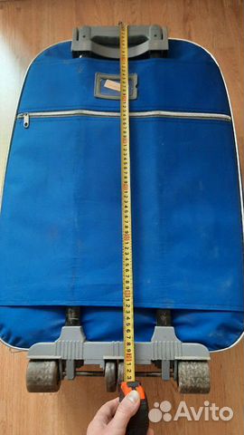 Чемодан на колесиках