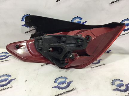 Фонарь задний правый Peugeot 308