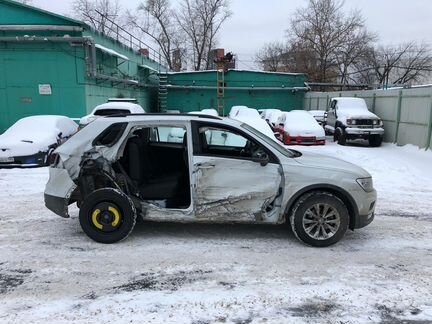 Volkswagen Tiguan 1.4 AMT, 2019, битый, 13 000 км