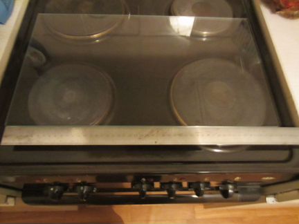 Стекло от чешской книжной полки