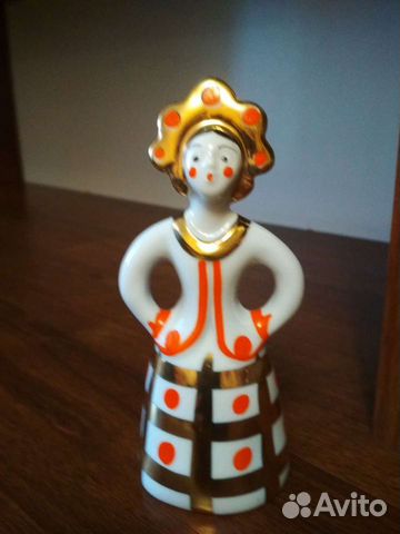 Статуэтка фарфор
