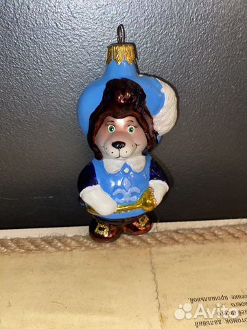 Ёлочная игрушка «собака-мушкетер»