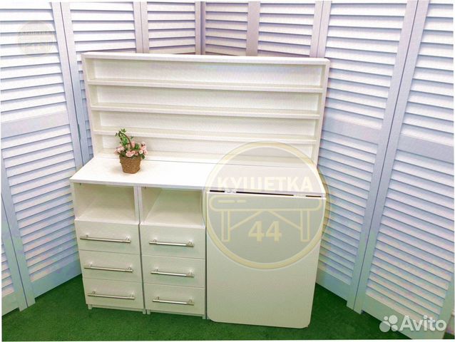 Маникюрный стол