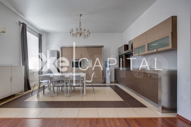 7-к. квартира, 326 м², 4/5 эт.