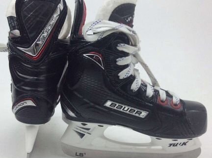 Фирмы коньков. Коньки Bauer 9d. Коньки мужские хоккейные Bauer 1x. Коньки Бауэр 9.5. Профессиональные хоккейные коньки 20030 Bauer.