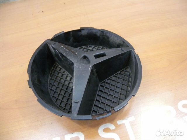 Подиум под звезду в решетку радиатора Mercedes С29