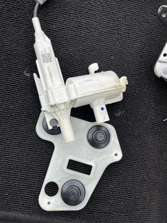 Электропривод багажника Mercedes W213 A0999068600