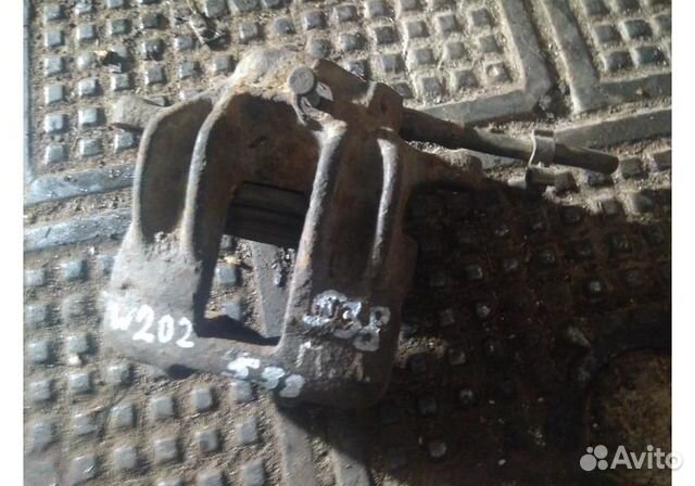 Суппорт передний левый Mercedes-Benz W202/S202