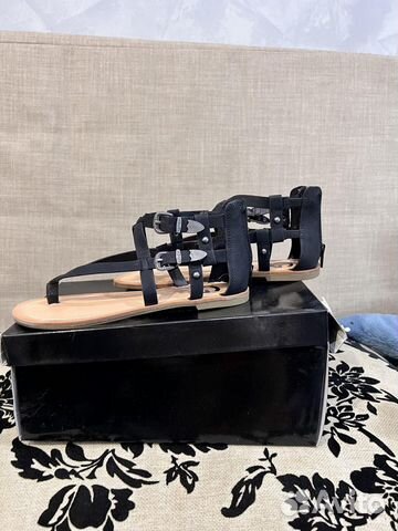 Сандалии guess