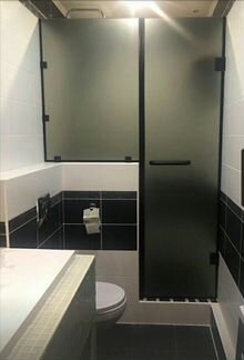 Стеклянные душевые кабины перегородки, двери