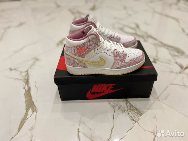 Кроссовки nike air jordan pink/white