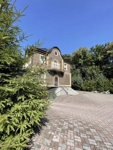 Дом 328,3 м² на участке 18 сот.