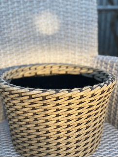 Кашпо и мебель из ротанга