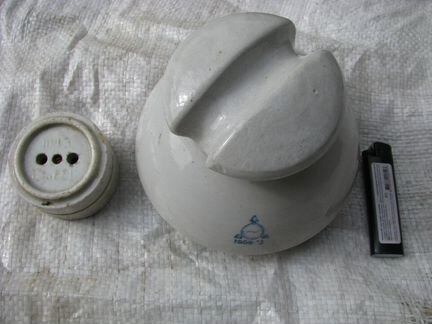 Керамическая разетка и изолятор СССР