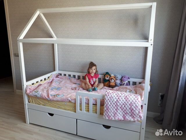 Детская кровать Домик с вертикальным бортиком